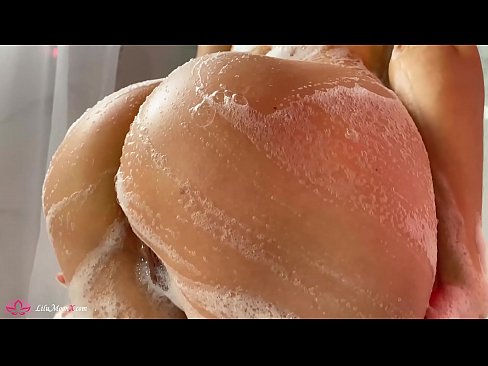 ❤️ Bruneta își masturbează păsărica cu un vibrator până la orgasm intens în duș ☑   at ro.hentaisea-com.ru