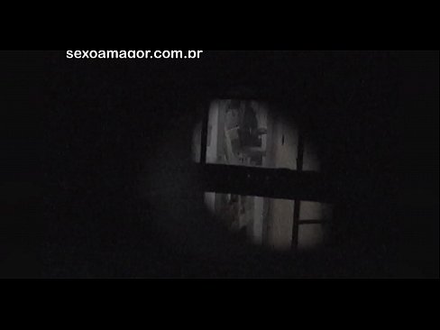 ❤️ Blondina este filmată în secret de un voyeur din cartier ascuns în spatele unor cărămizi goale ☑   at ro.hentaisea-com.ru