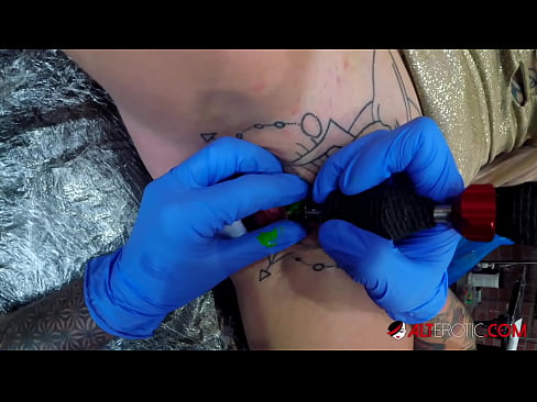 ❤️ Sully Savage, o bunăciune extrem de tatuată, și-a făcut un tatuaj pe clitorisul ei ☑   at ro.hentaisea-com.ru